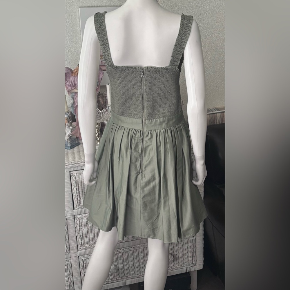 Alice + Olivia Barrett Mini Dress Smocked Bodice Cotton Sage Green Size 10 NWT - Picture 4 of 11